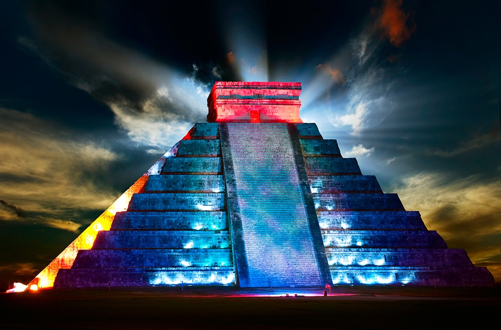 Kukulcan night and day from Cancún